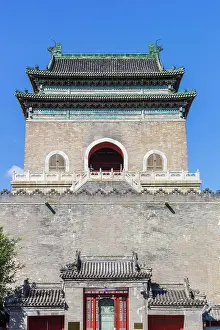 Wahrzeichen Prints: Frontfassade des historischen Glockenturms in Peking Front facade of the historic bell tower in Beijing