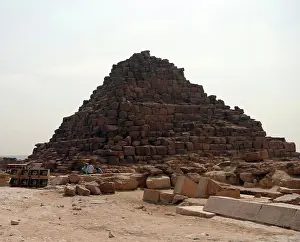 Period Prints: G1c, is thought to be the Pyramid tomb of queen Henutsen