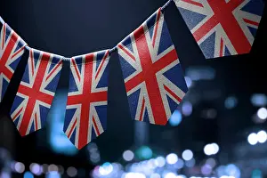 Denkmal Prints: A garland of United Kingdom national flags on an abstract blurred background A garland of United Kingdom national flags