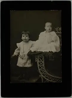 Gelatin silver print - Portrait of unidentified children, Montreal or Maisonneuve, Quebec, about 1900