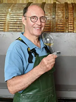 Maker Prints: Gérard Samson, normannischer Winzer Former advocat Gérard Samson launched Normandys first vineyard back in 1995