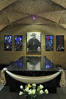 Benelux Prints: The grave of Father Damien, Saint Damien of Molokai