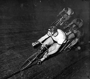 Bicycle Prints: Harris holding off his opponents in the 1950 world's championship