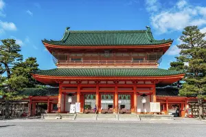 Tempel Prints: Heian Jingu Outemmon Gate Heian jingu Shrine taken during autumn season