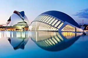 Illumination Prints: Hemisferic, Imax Cinema, Planetarium and Laserium built in the shape of the eye and Palau de les Arts