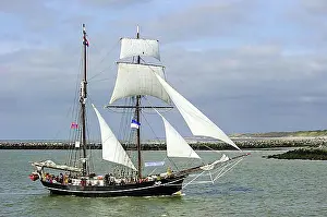 Flanders Prints: Hermaphrodite brig, schooner Jantje during the maritime festival Oostende voor Anker