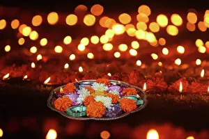 Dekoration Prints: Hindu Ritual in Diwali A plate of lamps and marigold flowers for hindu ritual kept on a lawn with other lamps