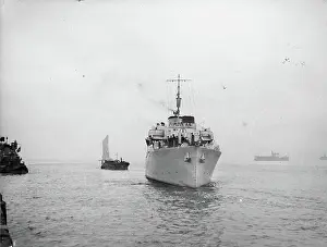 World War Prints: HMS Pennywort, Flower Class Corvette. 16 January 1943, London River, Tilbury. Bow view