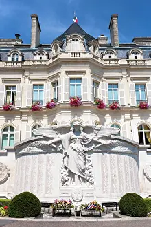 Facade Prints: Hotel de Ville (Town Hall) in Avenue de Champagne