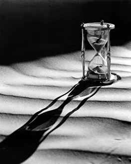 Natural Pattern Prints: Hourglass with shadow on sand