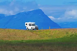 Tours Prints: Iceland, tour with an equipped vehicle