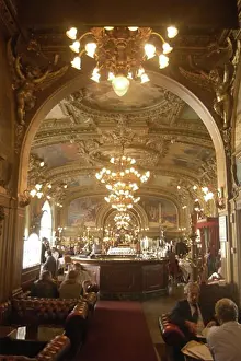Restaurants Prints: Inside Le Train Bleu restaurant, Gare de Lyon station, Paris, France