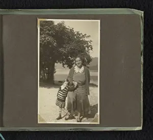 Isabel Wachenheimer in nature with her mother Else Wachenheimer-Moos