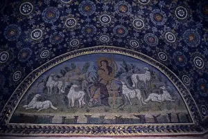 ITALY, RAVENNA, MAUSOLEUM OF GALLA PLACIDIA, 425 AD, MOSAIC OF THE GOOD SHEPHERD