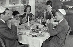 Sseditor Aa Prints: Jewish family taking Seder dinner during Passover festival