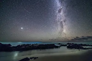 Rising Prints: Jupiter and the southern Milky Way rising over the Tasman Sea