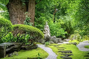 Skulptur Prints: Kannon-Statue im Zen-Garten des Hokoku-ji-Schreins