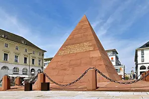 Grave Prints: Karlsruhe, Germany, August 2021: Pyramid at market square built over vault of the citys founder Karl Wilhelm