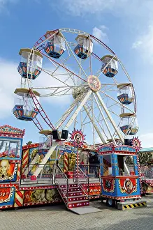 Farbig Prints: Karussell Kinderkarussell, Riesenrad Copyright: xZoonar.com/RalfxMartinxHentrichx 12419213
