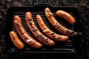Meat Prints: Käsekrainer on the grill