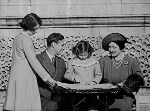Lady Elizabeth Bowes Prints: King and Queen Show Princess their Route for North American Tour - The King