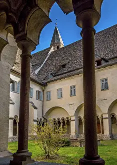 Geography Prints: Kreuzgang im Franziskanerkloster in Bozen, Südtirol, Trentino, Italien, Europa