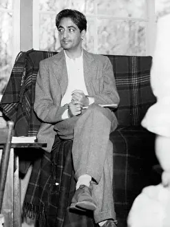 Writer Prints: Krishnamurti - Throughout his gathering Krishnamurti remains seated & Never takes the stance of an ***** gesticulates