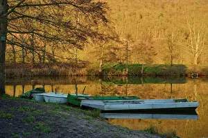 Morgen Prints: Lake with boats at sunrise Lake with boats at sunrise