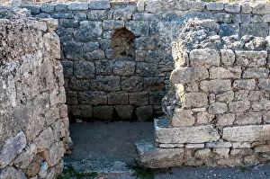 Defense Prints: Latrines, The house of the Cryptoporticus