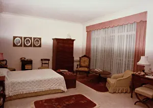 London - Executive Level Position Residence - 1980