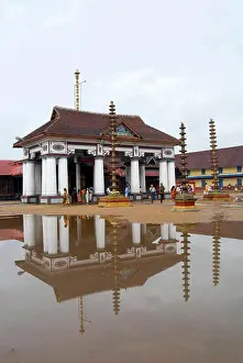 Architektur Prints: Mahadeva temple at Vaikom is most celebrated and oldest siva temples in Kerala