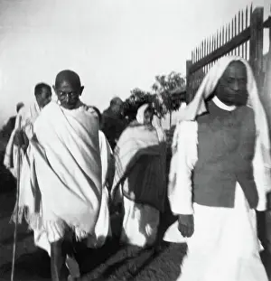 Global Prints: Mahatma Gandhi walking with Sardar Vallabhbhai Patel and others at Bardoli