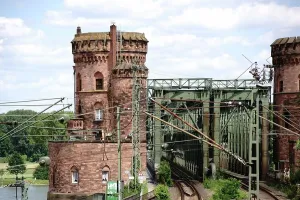 Konstruktion Prints: Mainz Südbrücke The bridge towers of the Mainz South Bridge with railways and power lines