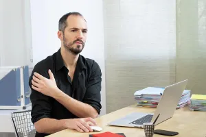 Shoulder Prints: A man at his desk with shoulder pain