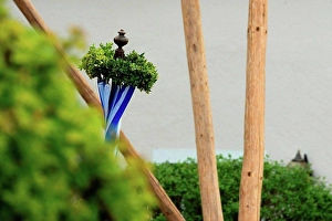 Upper Bavaria Prints: May 1, Maibaum aufstellen (maypole erection), detail, wreath