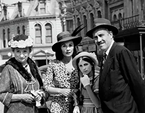 Actress Prints: Mildred Natwick, Jean Simmons, Lisa Lucas