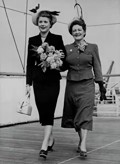 Deck Prints: 'Miss Australia' Arrives