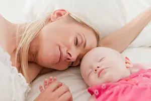 Beginnings Prints: Mother and baby sleeping on bed