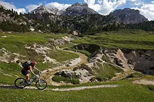 Mountain Chain Prints: Mountain bike rider in the Fodara Vedla-Mulde
