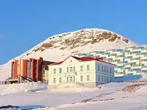 Spitsbergen Prints: The Museum and the russian Consulate in the background