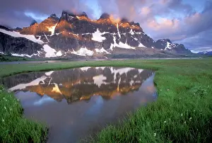 Public Land Prints: NA, Canada, Alberta, Tonoquin Valley. Jasper National Park. The Ramparts