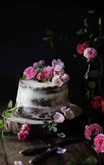 Celebrating Prints: Naked cake decorated with roses on wooden table