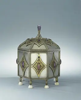 Octagonal jewelry box with dome -shaped lid