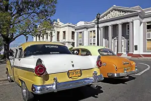 Urban Environment Prints: Old 1950s vintage American cars