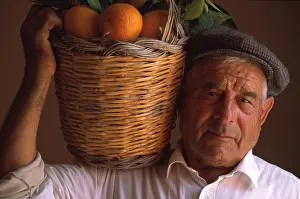 Ingredient Prints: Orange grower. Ribera. Sicily. Italy. (Photo by: Adriano Bacchella/REDA&CO/UIG)