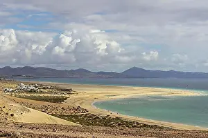 Mountain Chain Prints: Panoramic view at sandy beach of Risco del Paso on canary island Fuerteventura