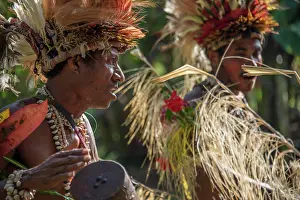 Singing Prints: Papua New Guinea men of the Yari Yari tribe in the Kofure area