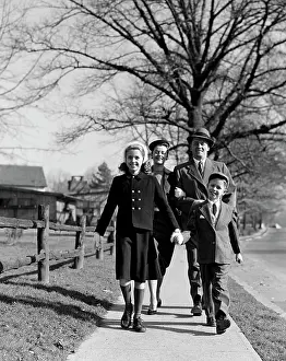 City Living Prints: Parents with children on sidewalk
