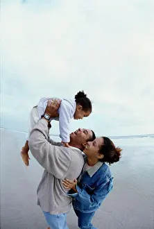 Sweater Prints: Parents with their daughter on the beach