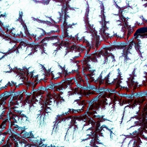Snowing Prints: Peaks and ridges of the eastern Himalaya Mountains